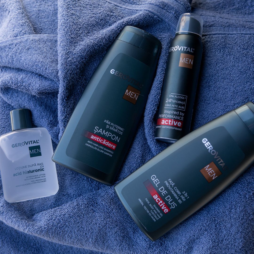 Verschiedene Gerovital Men Produkte auf blauem Handtuch. Shampoo, Duschgel, Haarspray und Gesichtswasser.