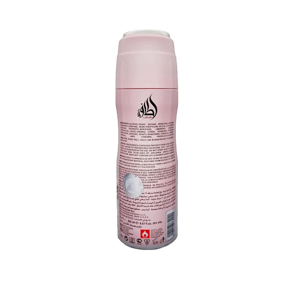 Rückseite einer rosa Deodorant-Spraydose. Text in mehreren Sprachen. Unten: Warnhinweise und Logos.
