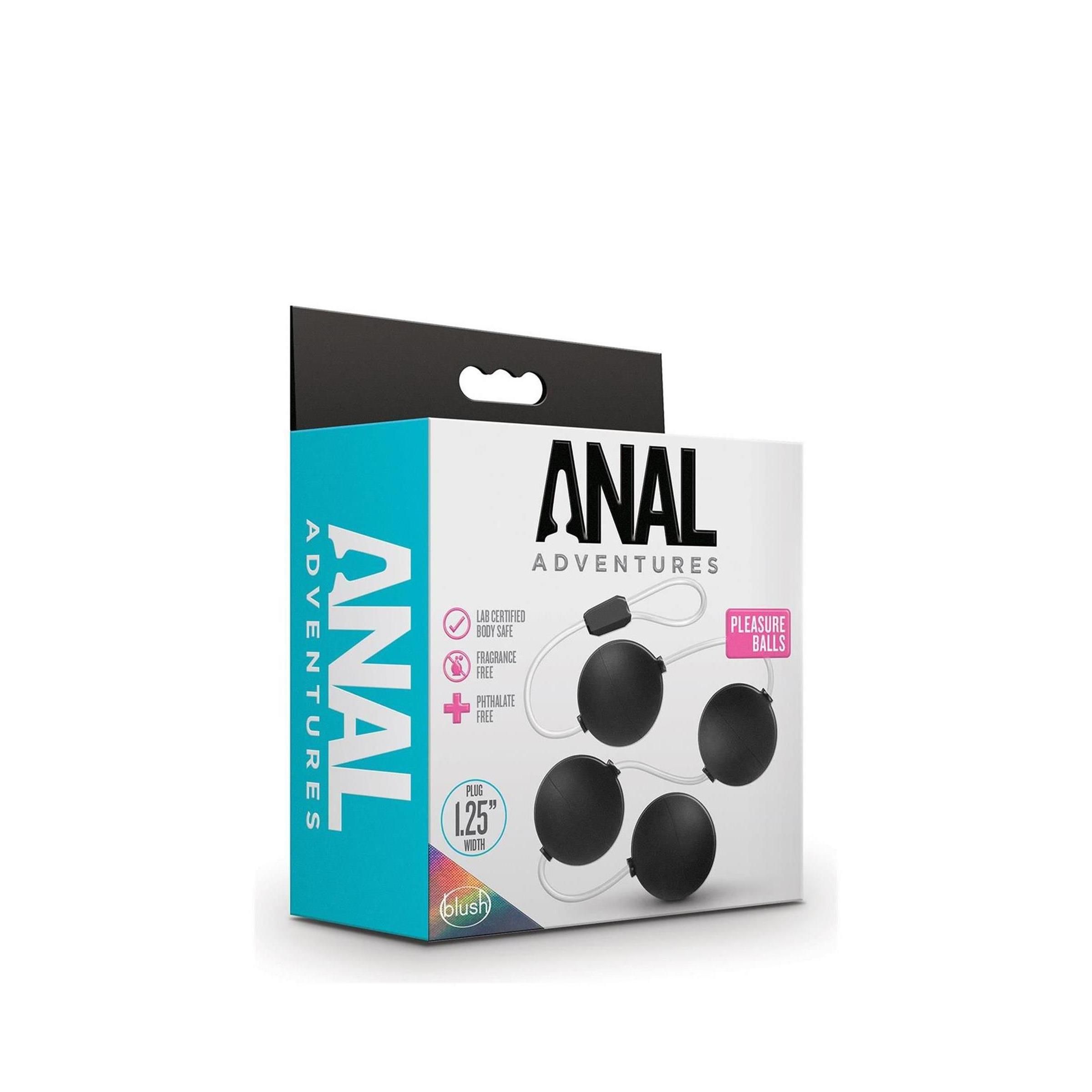 Verpackung mit Produkt. Aufschrift: ANAL ADVENTURES, PLEASURE BALLS. Produkt: vier schwarze Kugeln mit weißer Schnur.