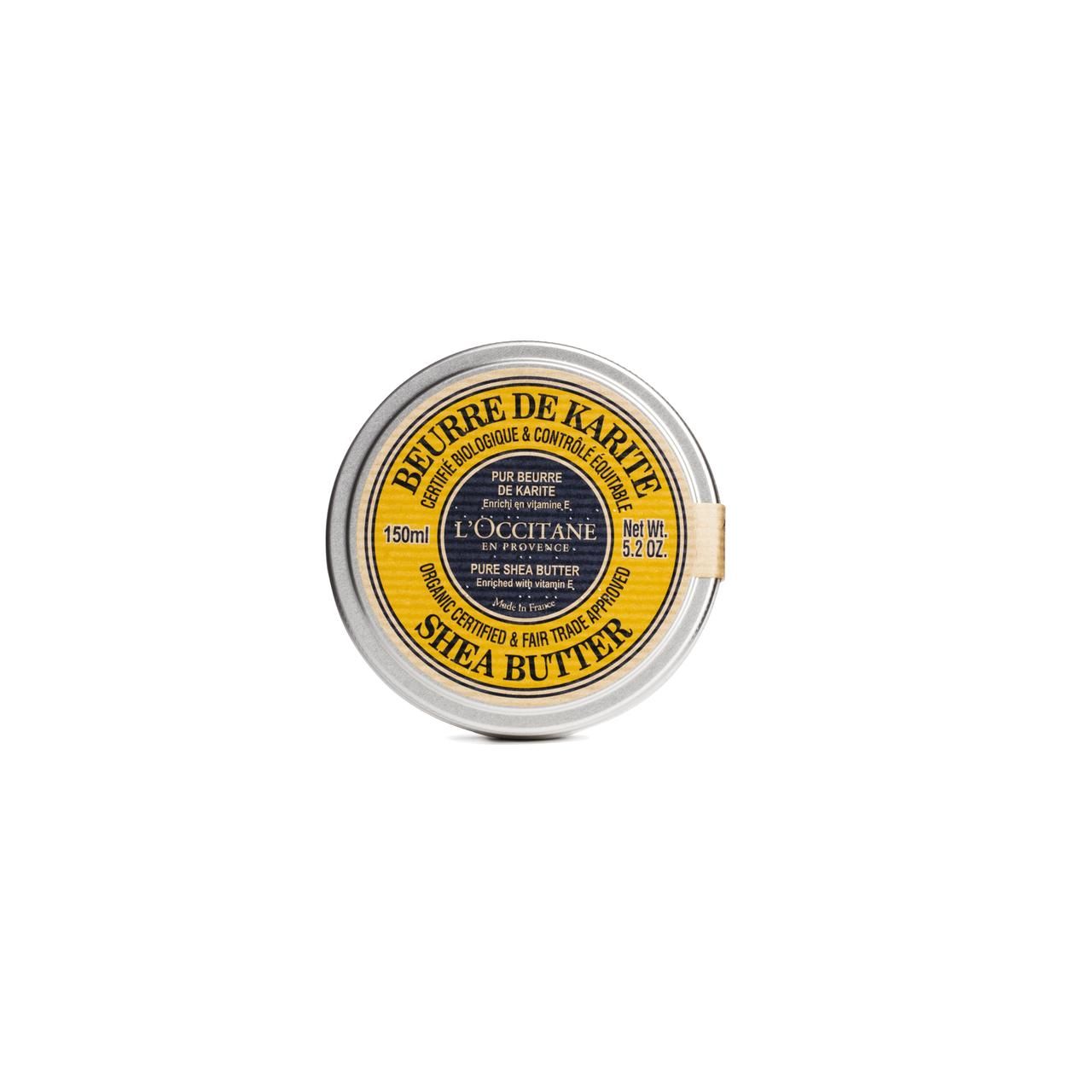 Runde Dose mit gelbem Deckel. Aufschrift: "Beurre de Karité", "Pure Shea Butter". Marke: L'Occitane. Zertifizierungen sichtbar.