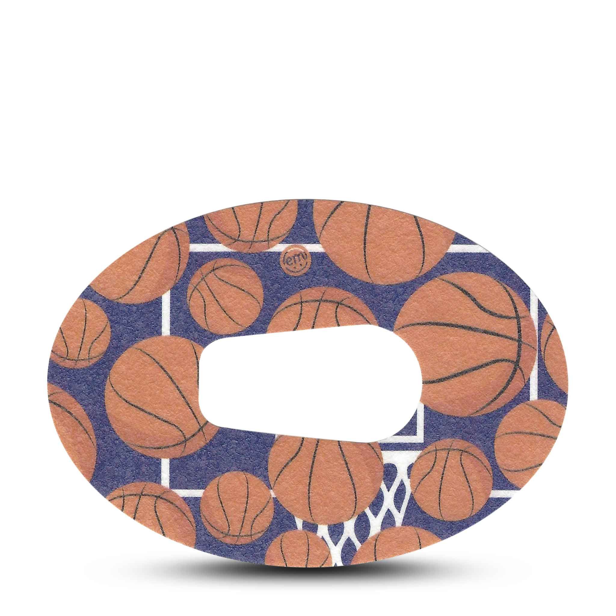 Ovales Pflaster mit Basketball-Muster und Aussparung. Blaue Grundfarbe mit Basketball-Motiven. Weißer Aufdruck eines Basketballkorbs.