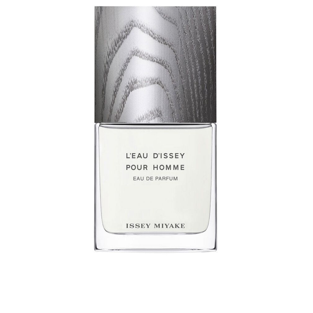 Rechteckiger Flakon mit Holzdeckel. Aufschrift: L'EAU D'ISSEY POUR HOMME, Eau de Parfum, ISSEY MIYAKE.