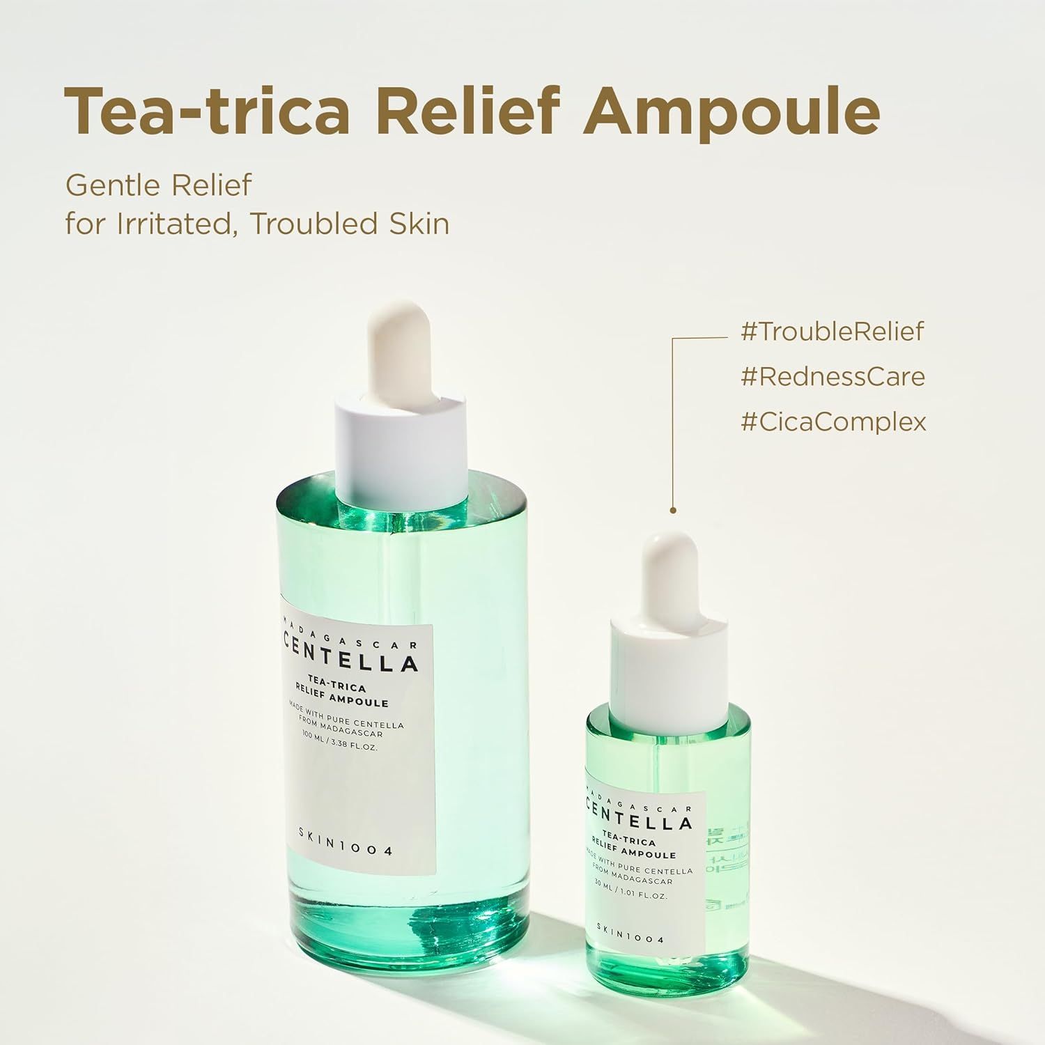 Zwei Ampullen mit Pipetten. Eine große und eine kleine. Text: Tea-trica Relief Ampoule. SKIN1004. Hintergrund: hell.
