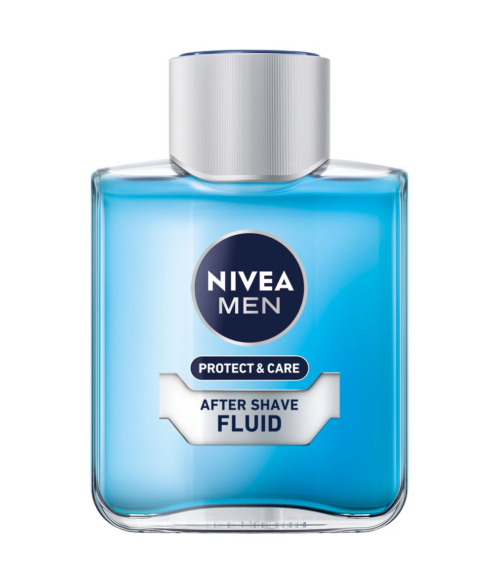 NIVEA MEN After Shave Fluid Flasche. Blaue Flüssigkeit in Glasflasche mit silbernem Deckel. Logo und Produktbezeichnung auf dem Etikett.
