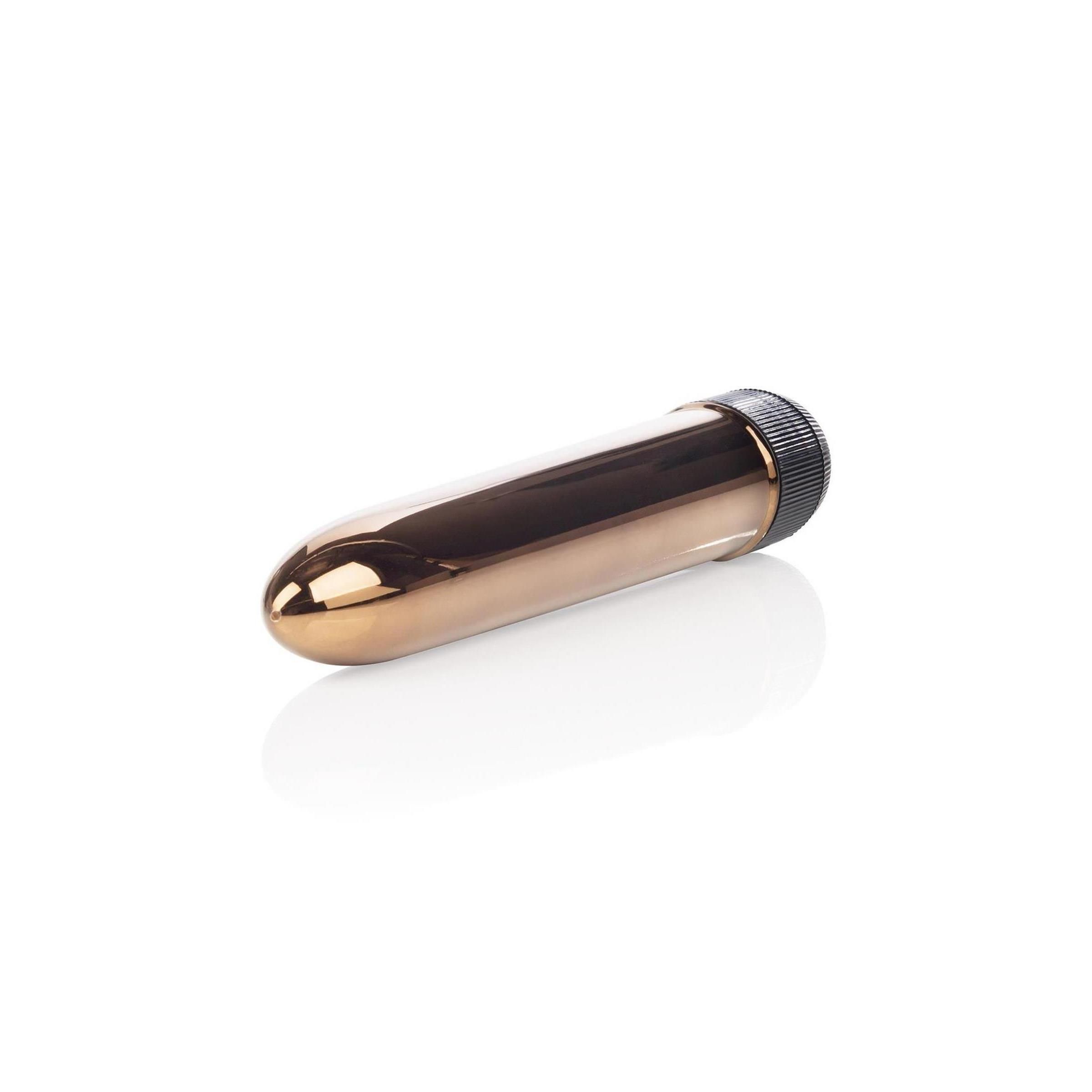 Goldfarbener Vibrator mit schwarzem Ende. Auf weißem Hintergrund.