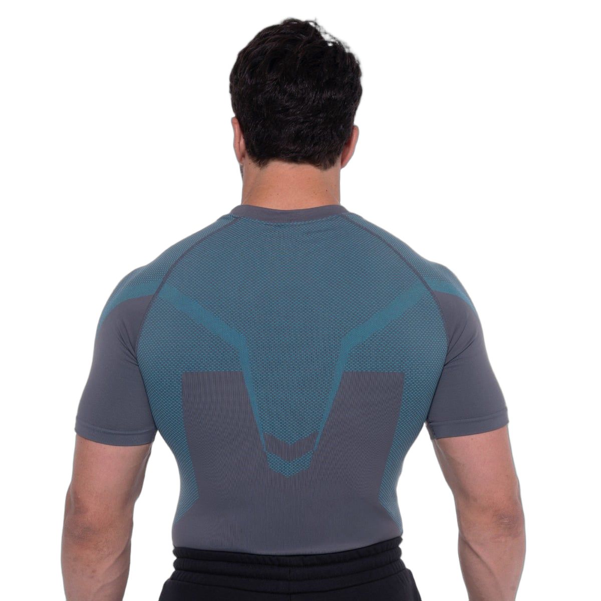 Rückansicht eines grauen Herren-T-Shirts mit blauen Akzenten.