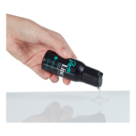 Schwarze Flasche "Dark Line" kippt Flüssigkeit aus. Text: "Stimulierendes Penisgel". Logo Lumunu. Volumen: 50ml.