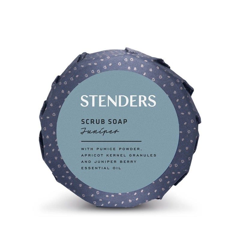 Runde Seife in blauer Verpackung mit weißen Punkten. Aufschrift: STENDERS, Scrub Soap, Juniper. Enthält Bimsstein, Aprikosenkern-Granulat und Wacholderbeere.