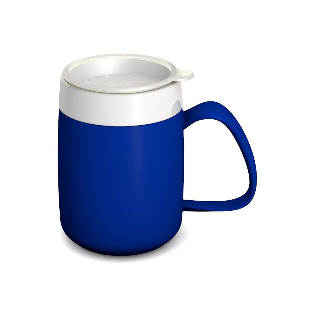 Blauer Becher mit weißem Deckel und großem Henkel. Der Becher hat eine zylindrische Form.