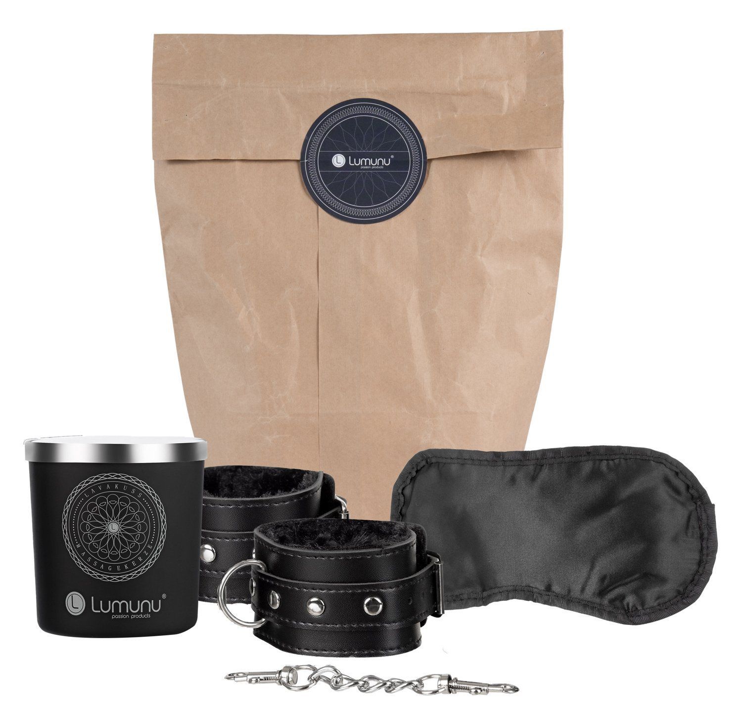 Set mit Kerze, Handfesseln, Augenbinde und Papierbeutel. Handfesseln aus Leder mit Fellfutter. Kerze mit Logo.