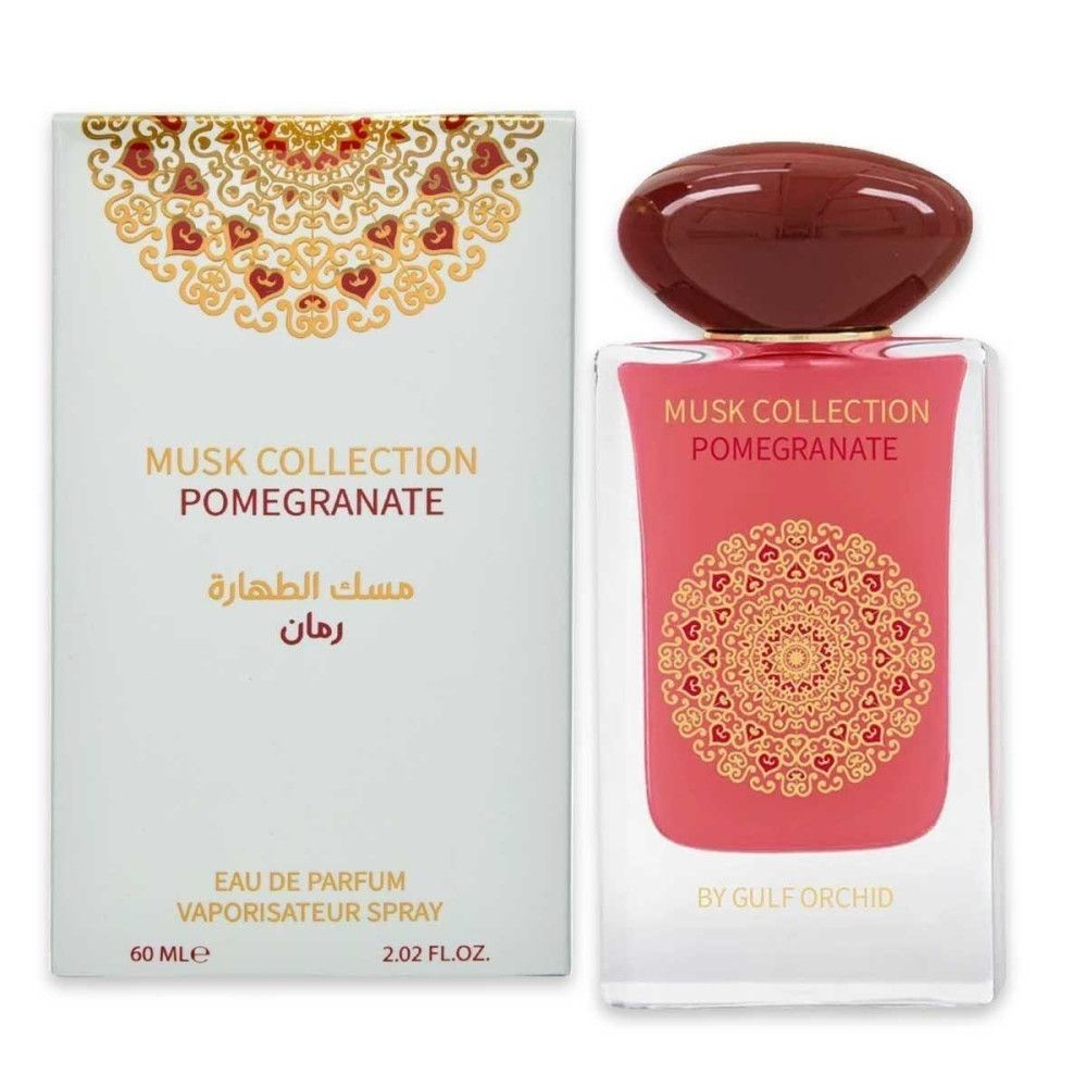 Parfümflakon und Verpackung. Flakon mit roter Flüssigkeit, braunem Verschluss. Verpackung mit Text: Musk Collection Pomegranate.