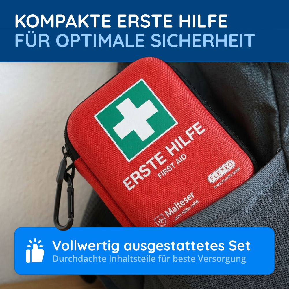 Rotes Erste-Hilfe-Set mit weißem Kreuz in einer Tasche. Text: Kompakte Erste Hilfe. Enthält Finger-Schiene, Augenspülung und Brandgel.