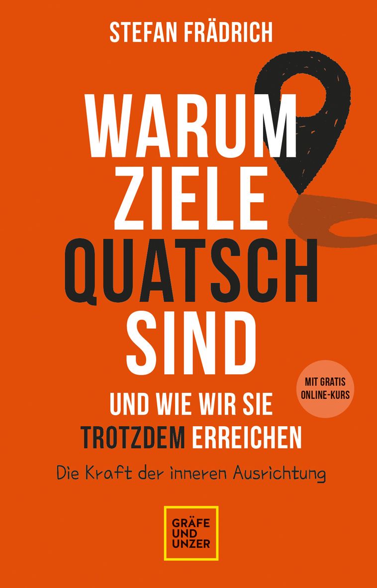 Buchcover: "Warum Ziele Quatsch sind". Autor: Stefan Frädrich. Titel in weißer Schrift auf orangefarbenem Hintergrund. Mit Logo und Zusatz "Mit gratis Online-Kurs".