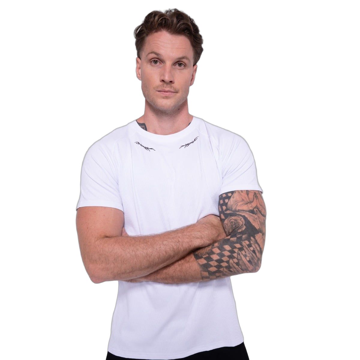 GymBeam T-Shirt Herren slim gerippt mit Tribal-Stickerei in Weiß