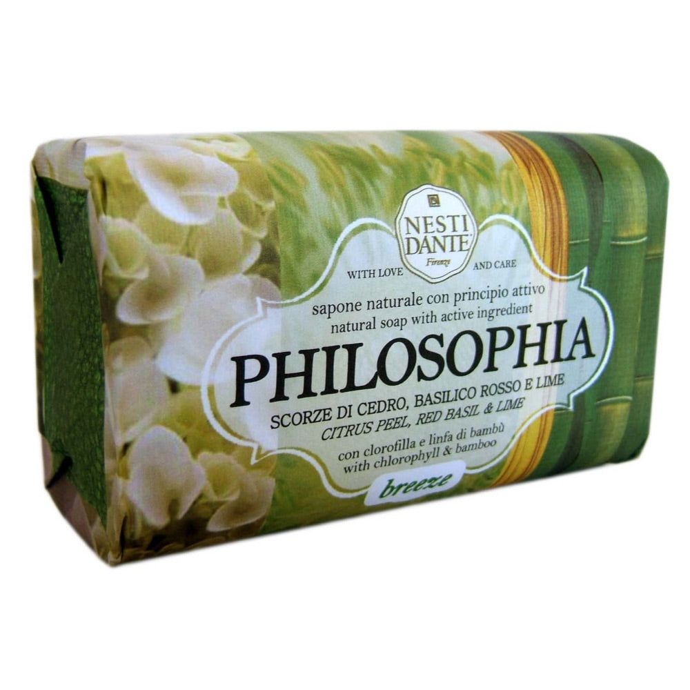 Zeep in bloemenverpakking. Opschrift: Philosophia, Nesti Dante. Ingrediënten: Ceder, rode basilicum, limoen.