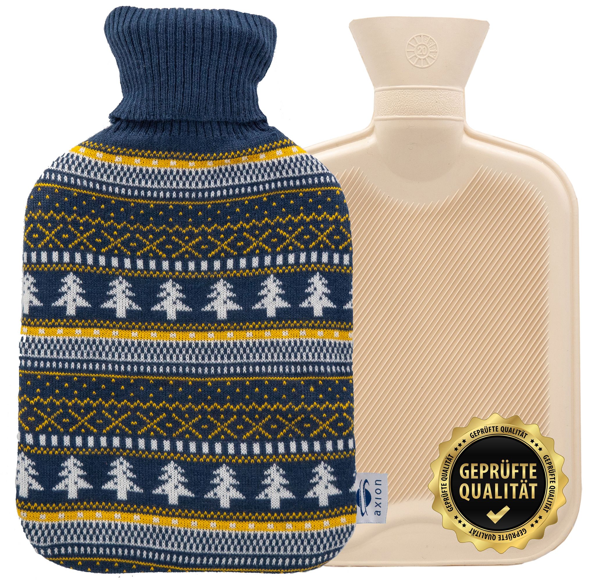 Wärmflasche mit blau-gelbem Strickbezug und beige Wärmflasche. Geprüfte Qualität Siegel. axion® Logo.
