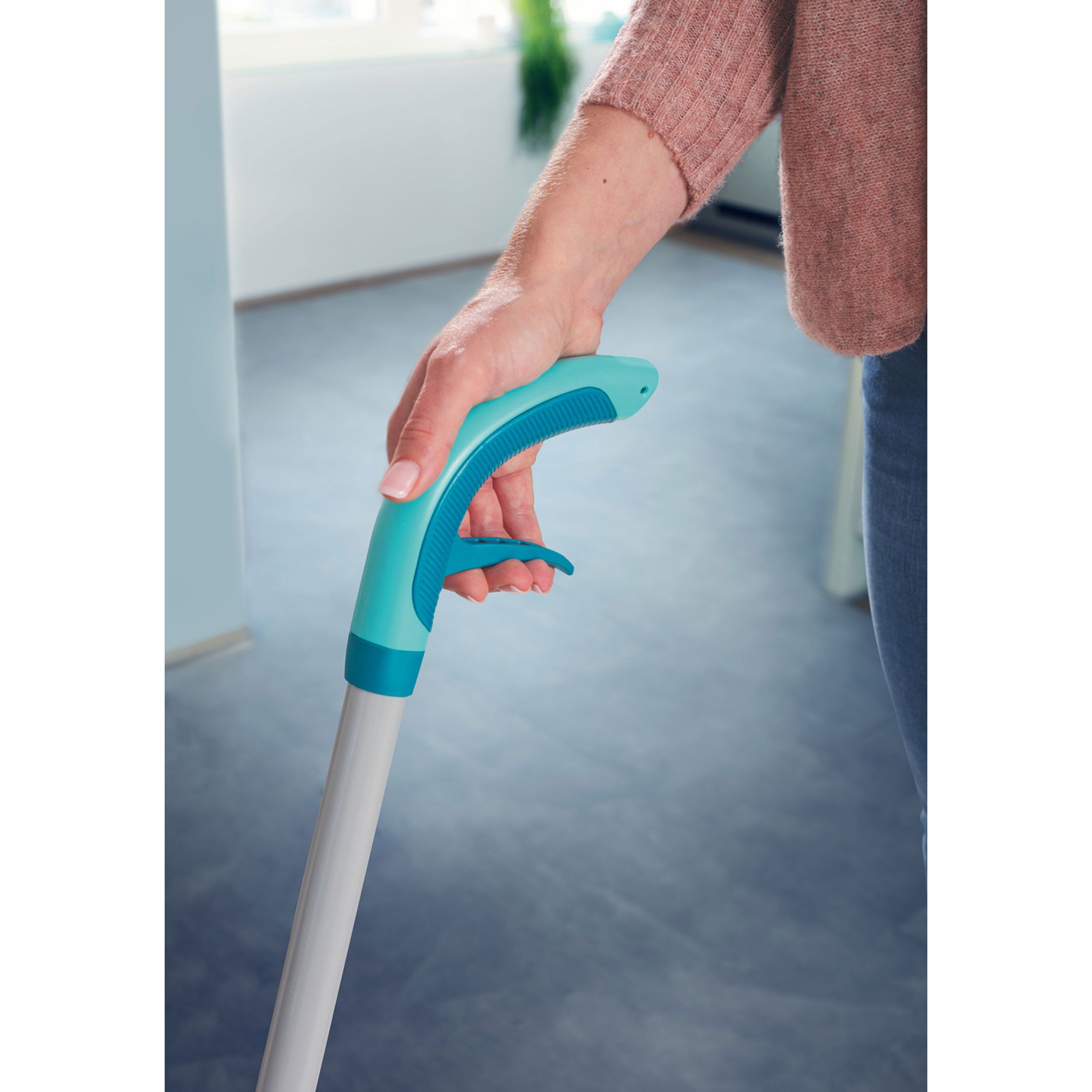 Leifheit Komfort-Sprühwischer Easy Spray XL, Bodenwischer, Sprühwischer, Wischer, Türkis, Silber