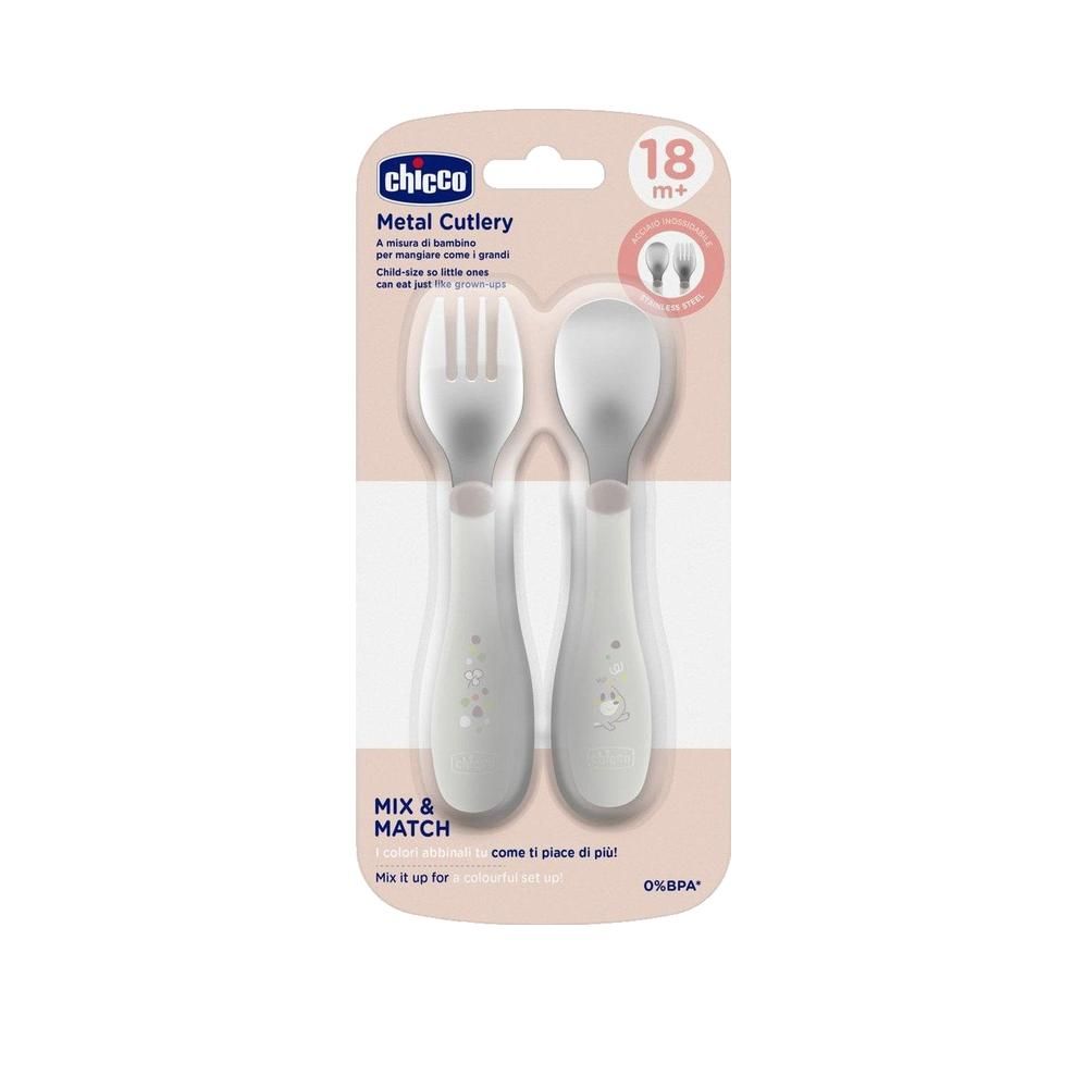 Chicco Kinderbesteck, grau, ab 18 Monaten. Gabel und Löffel. Griffe hellgrau, mit Blumenmuster. Edelstahl.