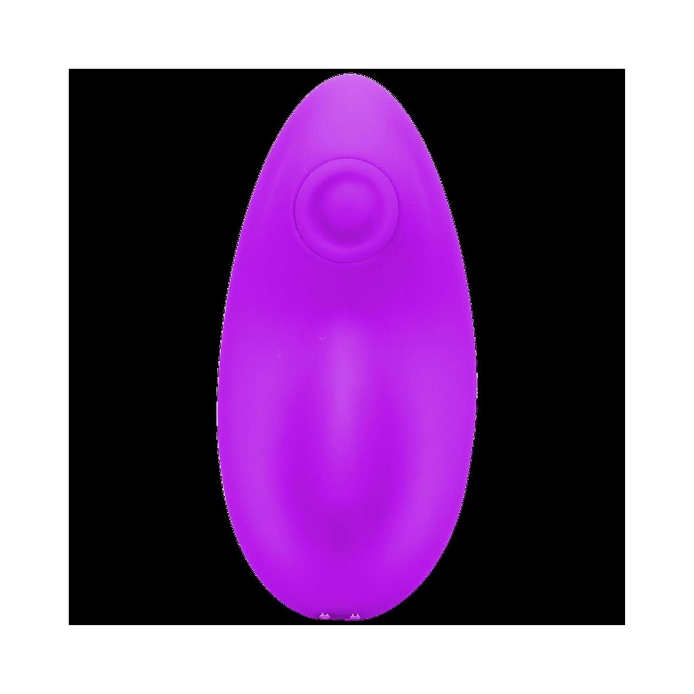Lila Fernbedienung. Ovale Form. Ein Knopf in der Mitte. Detailansicht.