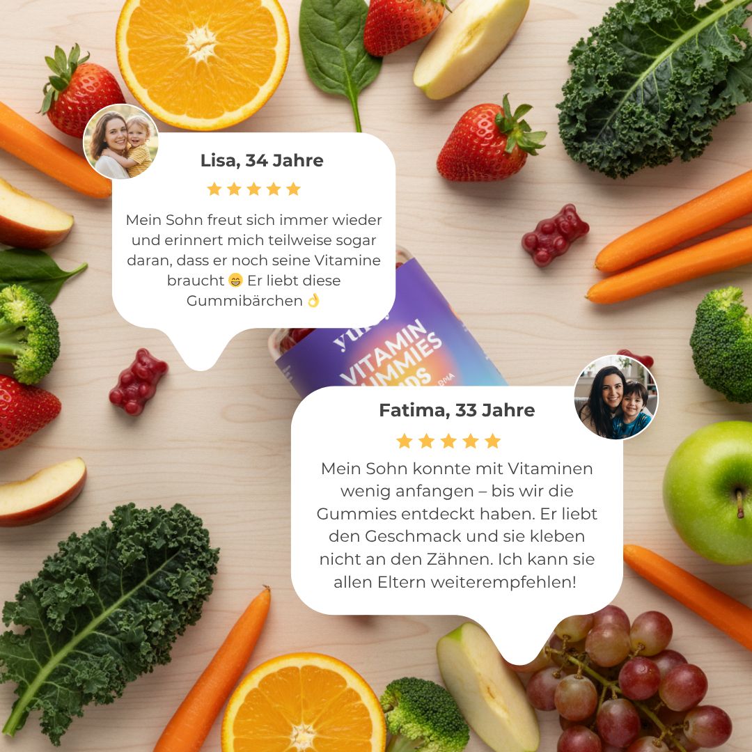 Verschiedenes Obst und Gemüse umgeben eine Packung yuicy® Vitamin Gummies Kids. Zwei Sprechblasen mit Text. Aufschrift: Vitamin Gummies Kids.