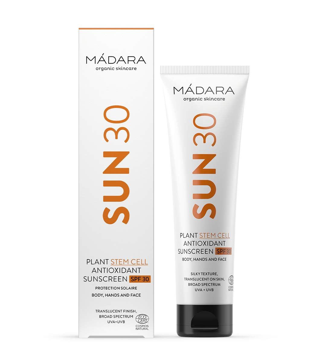 Sonnencreme-Tube und Verpackung. Marke MÁDARA, SPF30. Text: Plant Stem Cell Antioxidant Sunscreen. Für Körper und Gesicht.