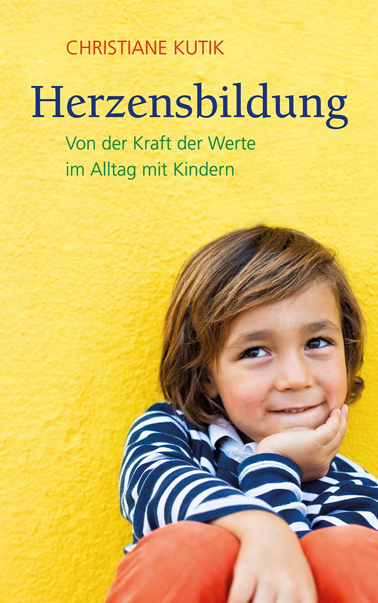 Buchcover mit Kind. Titel: Herzensbildung. Autorin: Christiane Kutik. Kind sitzt vor gelbem Hintergrund.