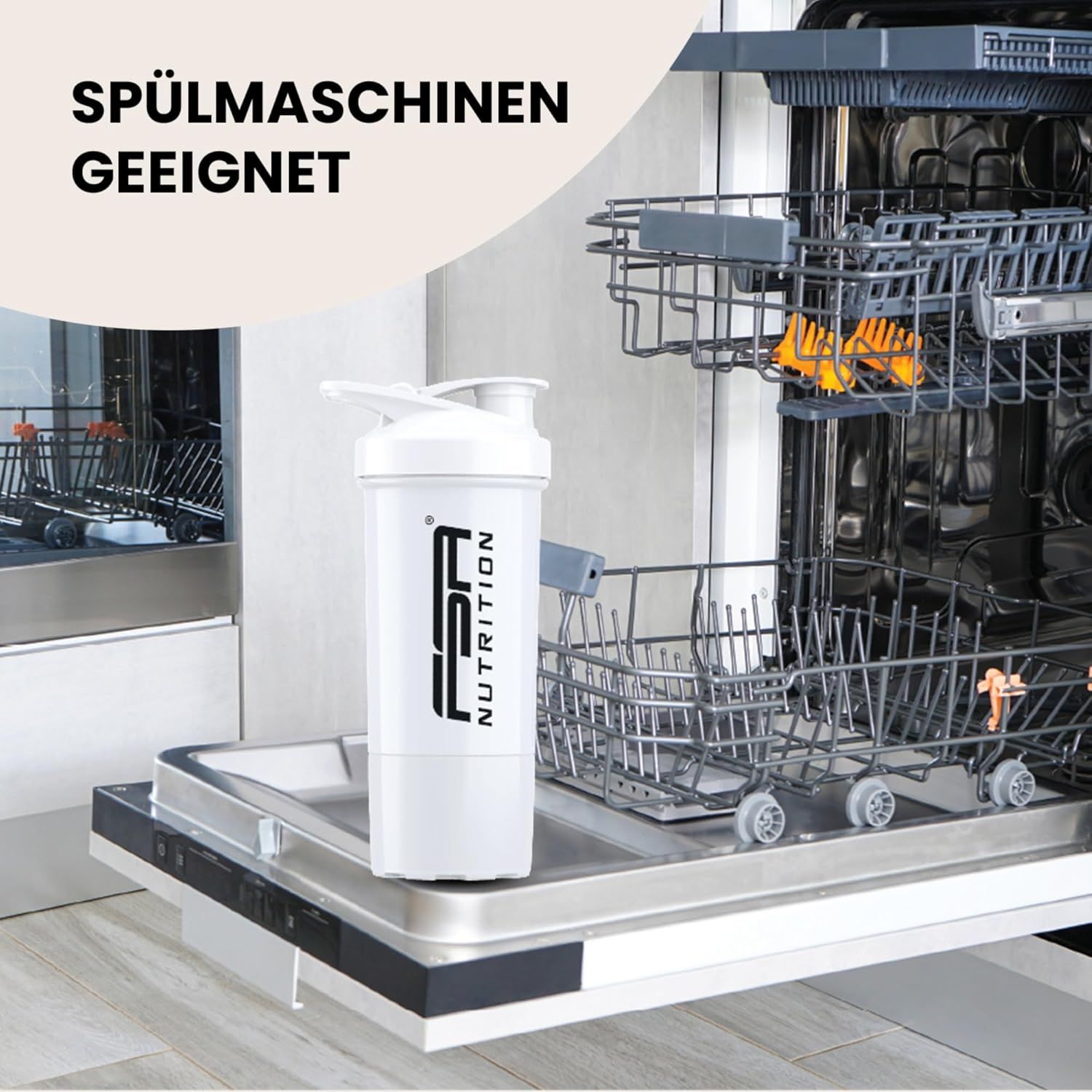 Weißer Protein Shaker in Spülmaschine. FSA NUTRITION Logo.