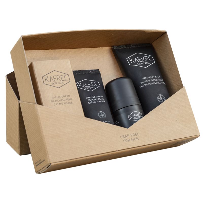 Geschenkset mit Produkten von Kaerel. Enthält Gesichtscreme, Rasiercreme, Haar- und Körperwaschmittel und Deodorant in einer braunen Box.