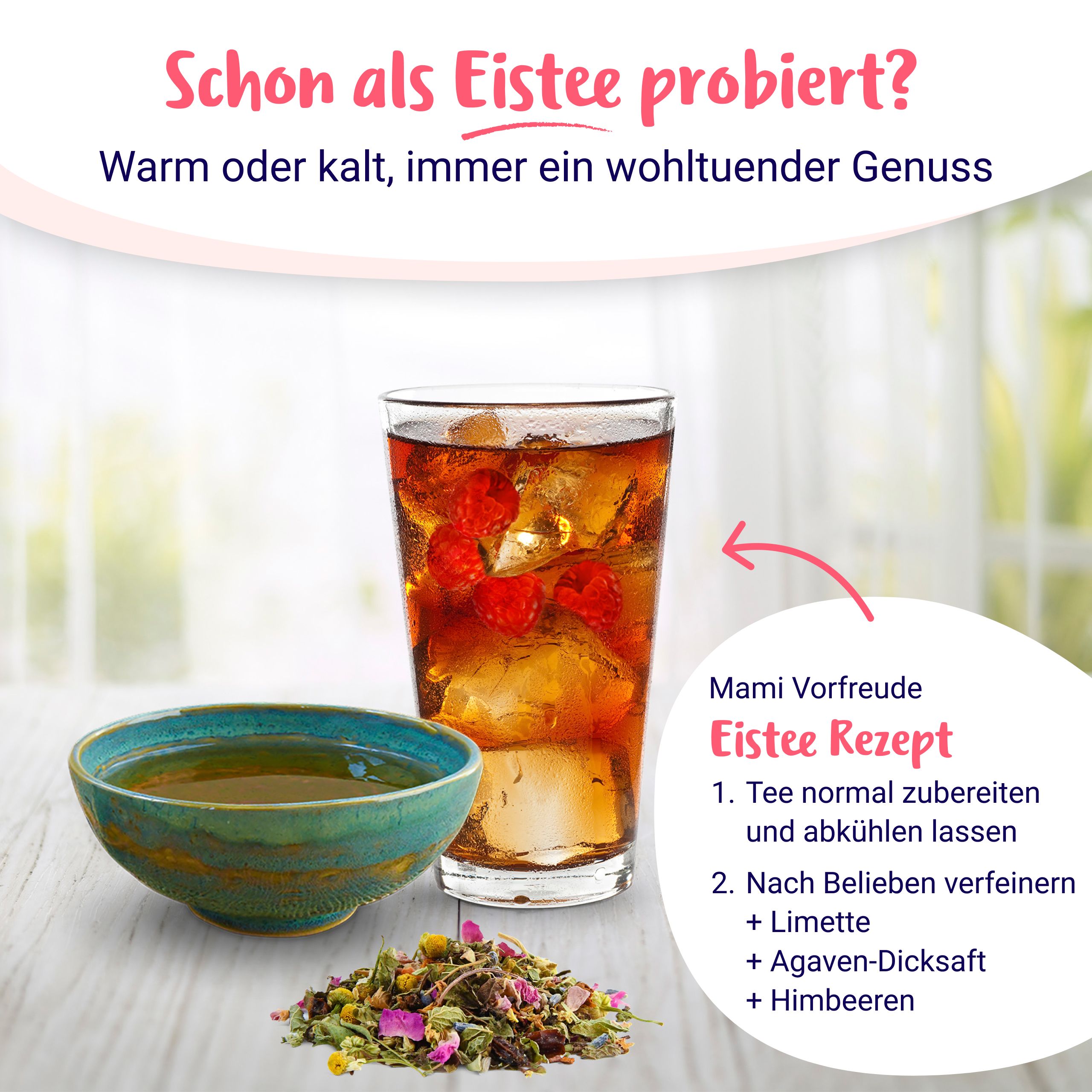 Mami Vorfreude Eistee Rezept mit einem Glas Eistee, Schale und Kräutermischung.