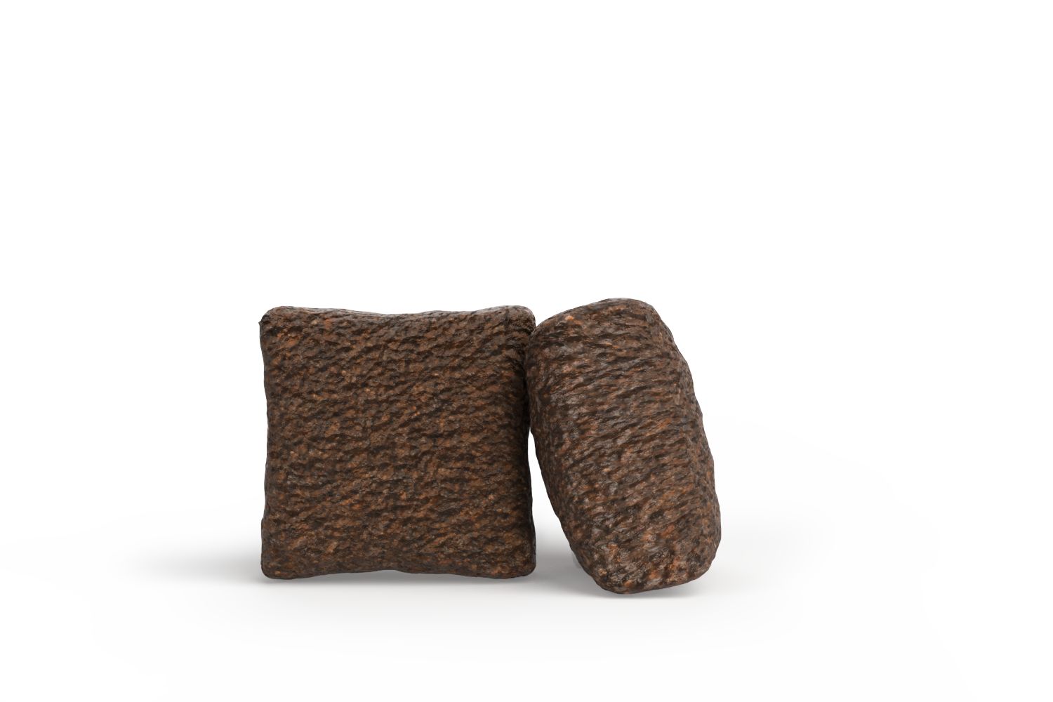 Zwei braune, unregelmäßig geformte Hundefutterstücke. Eines quadratisch, das andere zylindrisch.