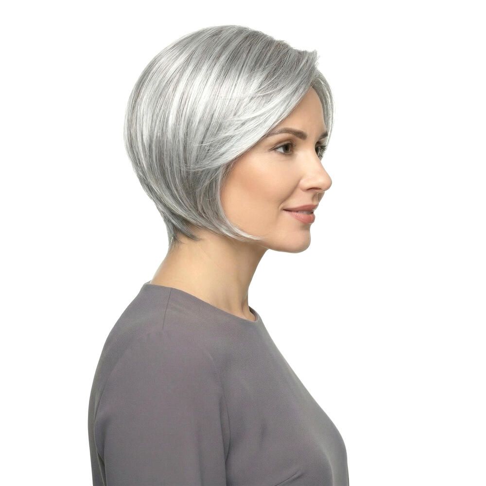 Perücke Mercedes von trendhair: Seitenansicht einer kurzen, gestuften Bob-Perücke in Silberweiß.