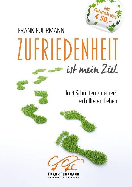Buchcover mit Titel "Zufriedenheit ist mein Ziel". Grüne Fußabdrücke, Gutschein-Aufkleber.