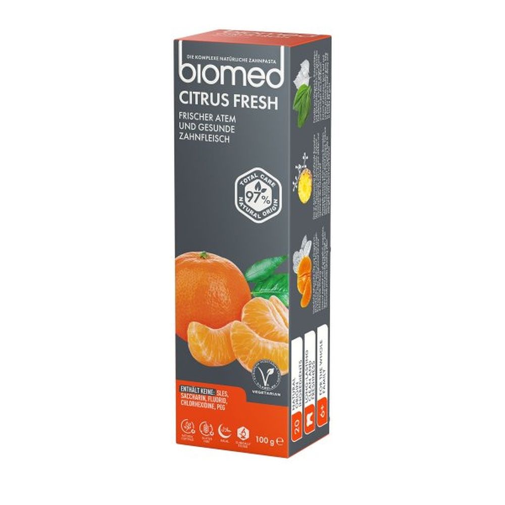Karton Biomed Citrus Fresh Zahnpasta. Abbildung von Mandarinen. Logo, Text und Zertifizierungen.