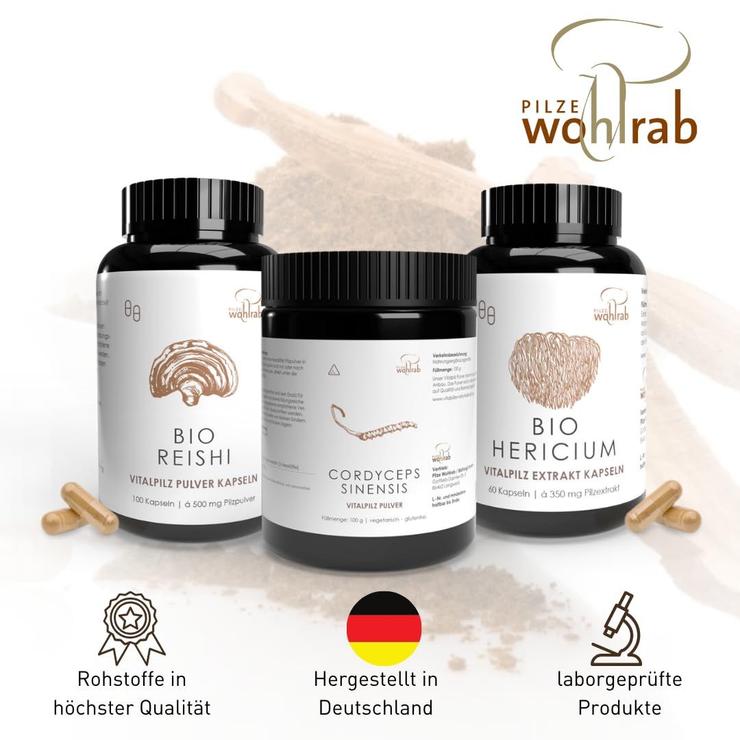 Drei Dosen mit Pilzpulver. Aufschrift: BIO Reishi, BIO Cordyceps Sinensis, BIO Hericium. Logo von Pilze Wohlrab.