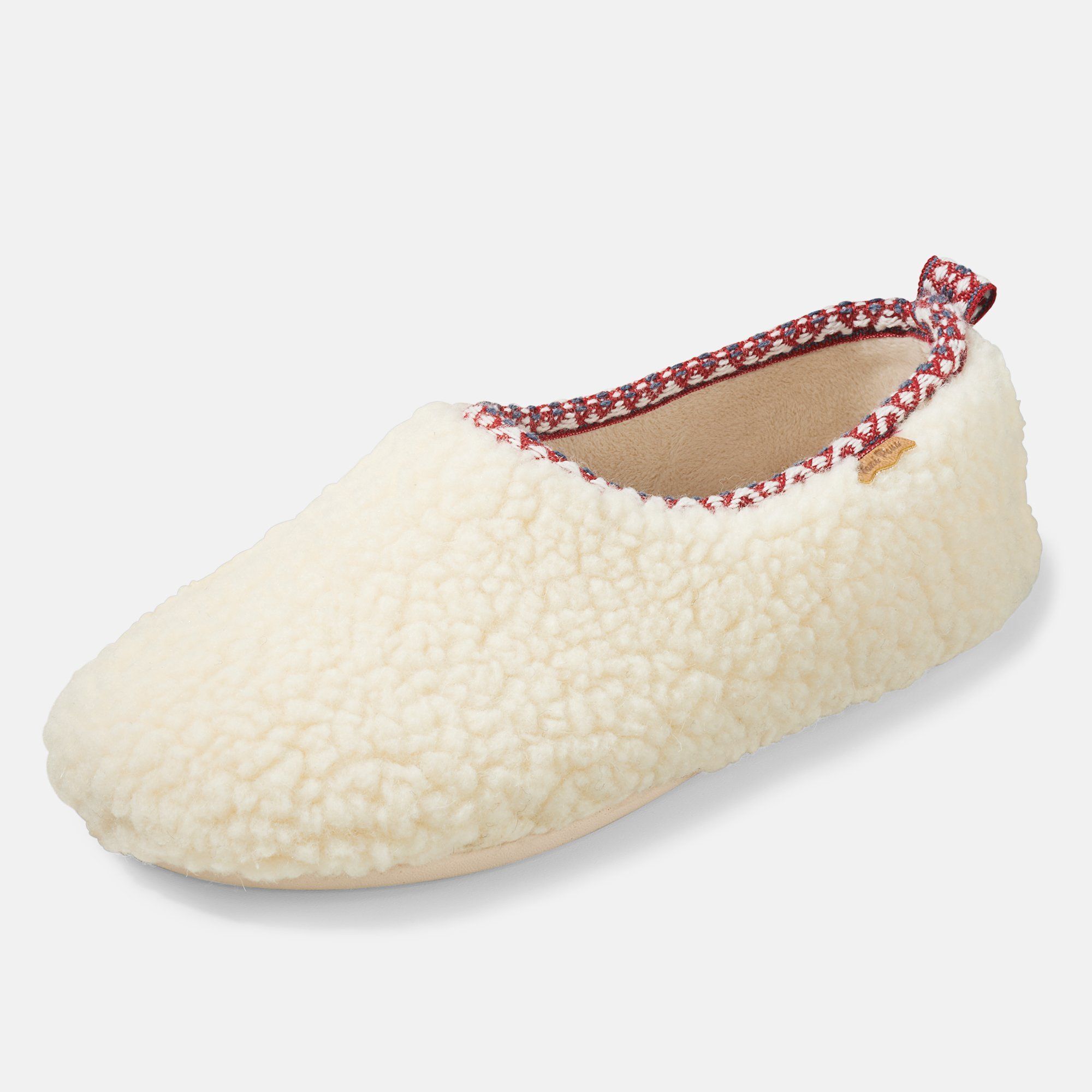 Cremefarbener Hausschuh mit rotem Zierrand. Flauschiges Material. Schlupfform.