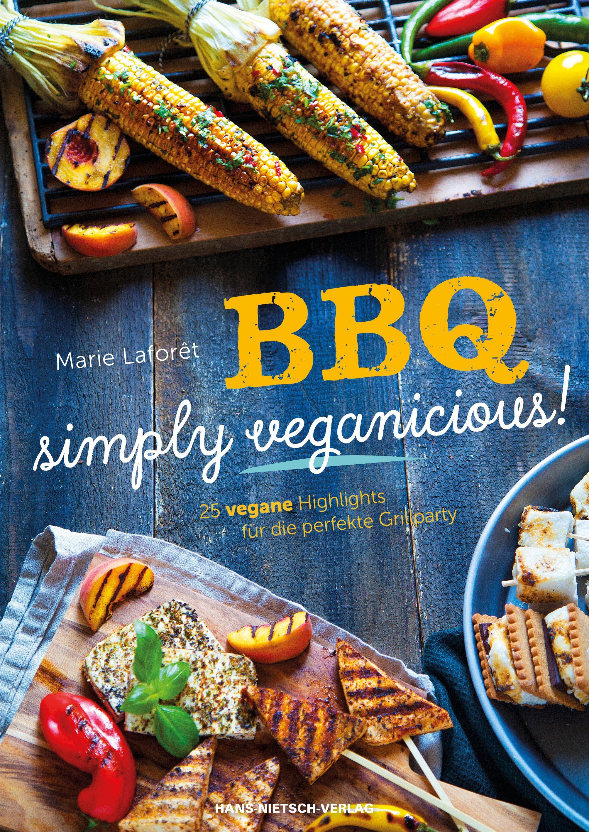 Buchcover mit gegrilltem Gemüse. Titel: BBQ simply veganicious! Autorin: Marie Laforêt. Aufschrift: 25 vegane Highlights für die perfekte Grillparty.