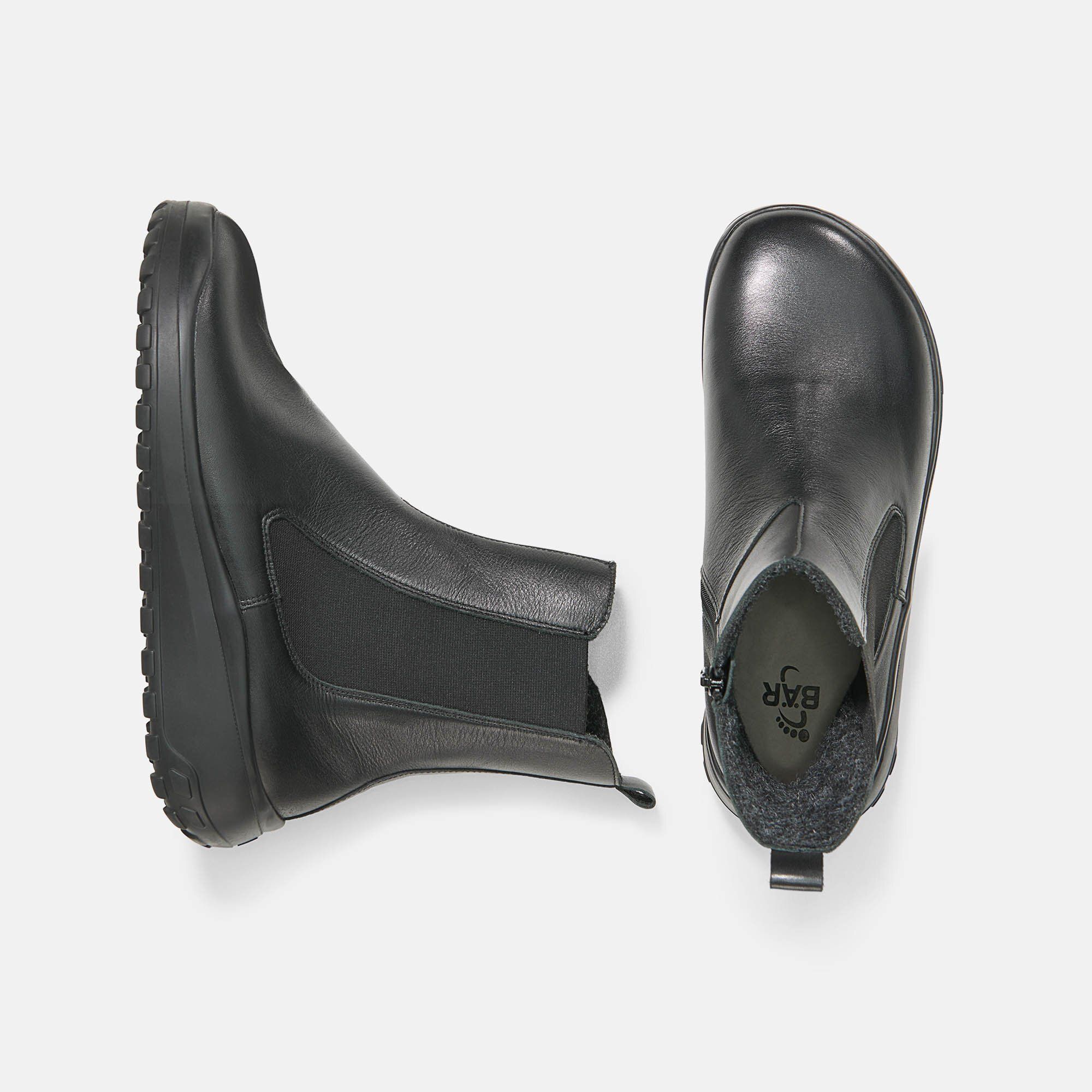 Schwarze Leder-Stiefeletten, Ansicht von oben. Mit Reißverschluss und Gummizug.