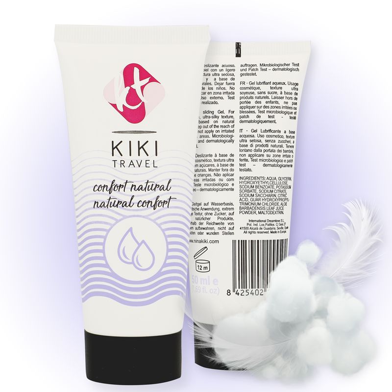 Zwei Tuben Gleitgel. Aufschrift: KIKI TRAVEL, confort natural. Weiße Tube mit lila Akzenten und schwarzem Verschluss. Feder und Watte.