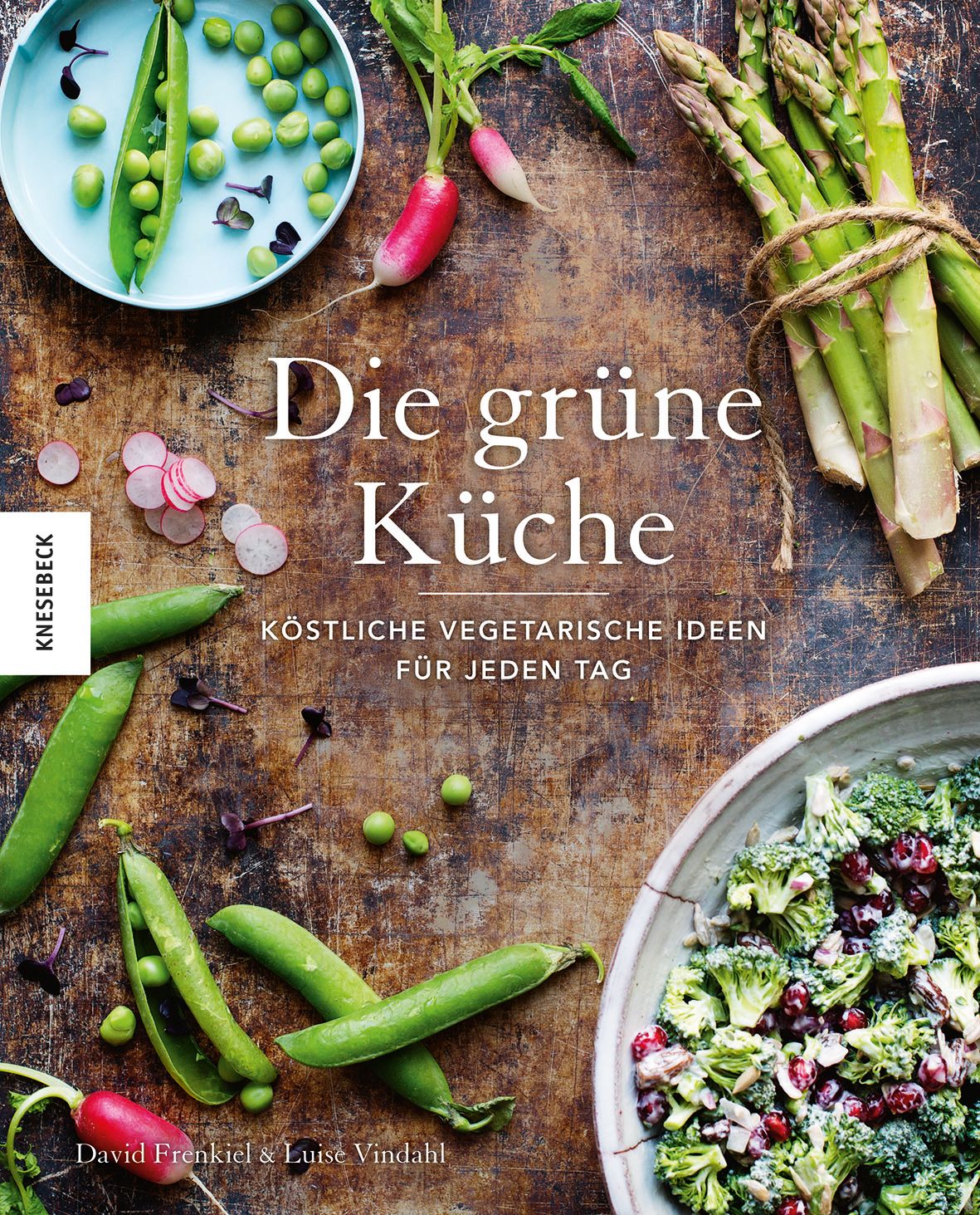 Buchcover mit dem Titel "Die grüne Küche". Auf rustikalem Holzbrett sind Gemüse und Zutaten arrangiert. Autor: David Frenkiel & Luise Vindahl.