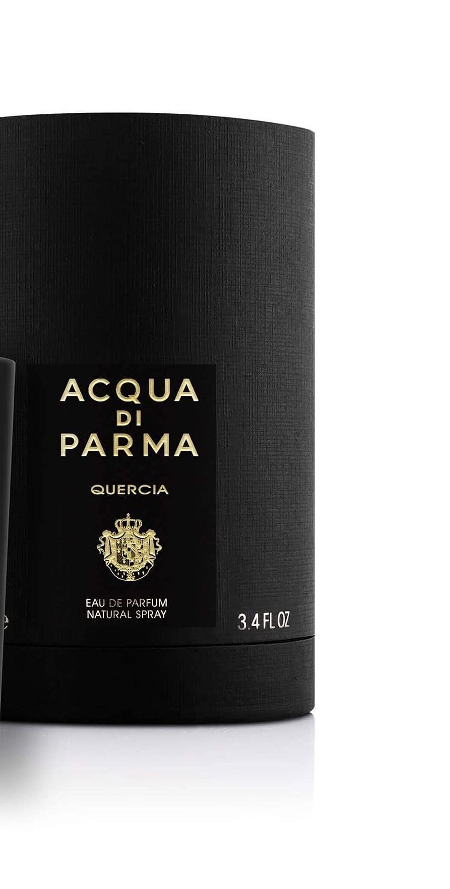 Schwarze Verpackung mit goldenem Schriftzug: Acqua di Parma Quercia. 3.4 FL OZ.