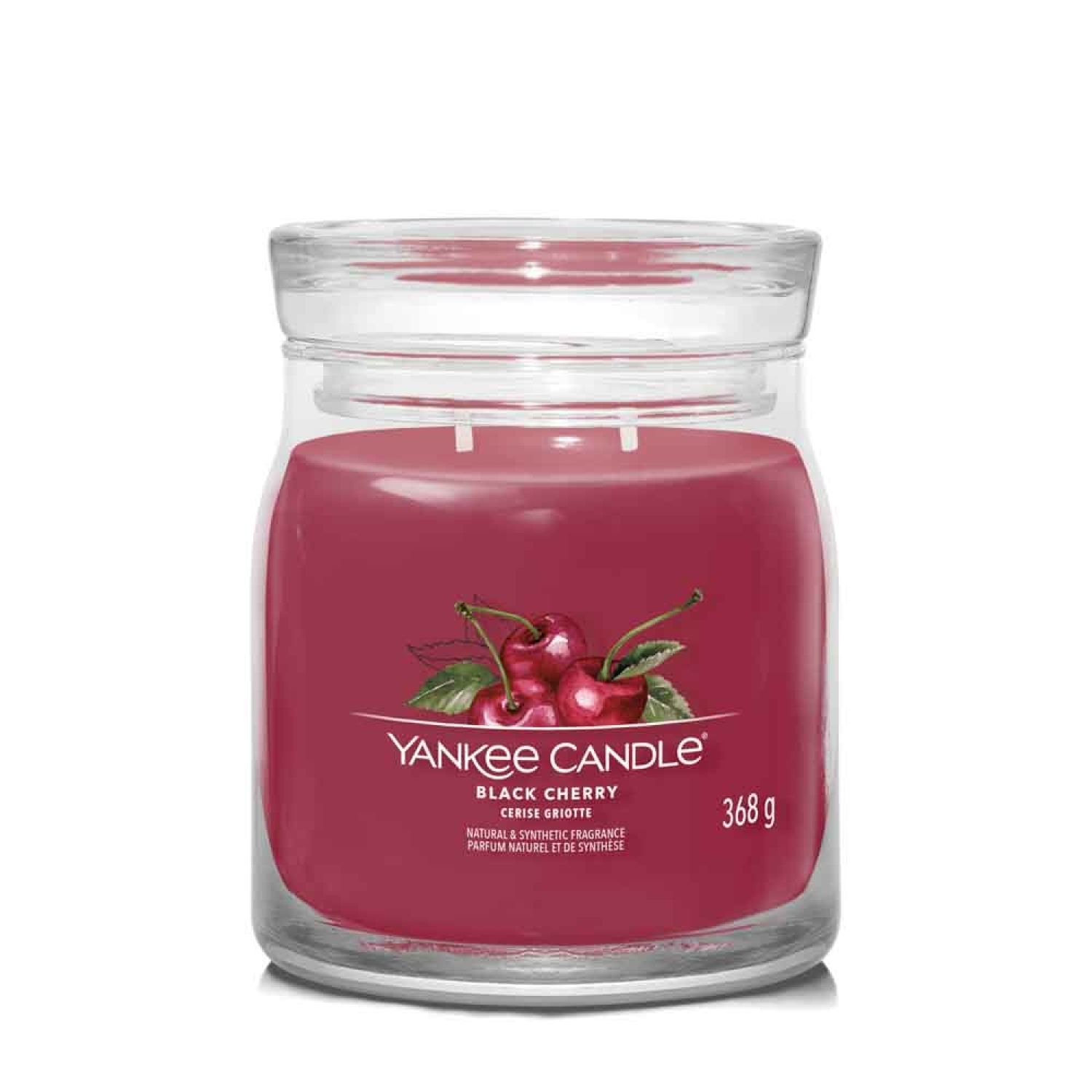 Glasbehälter mit roter Kerze. Aufschrift: Yankee Candle Black Cherry. Abbildung von Kirschen. 368 g.