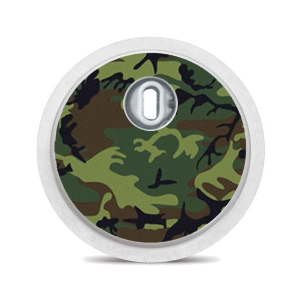 Runder Aufkleber mit Piraten-Design auf schwarzem Hintergrund. Mit Loch in der Mitte.