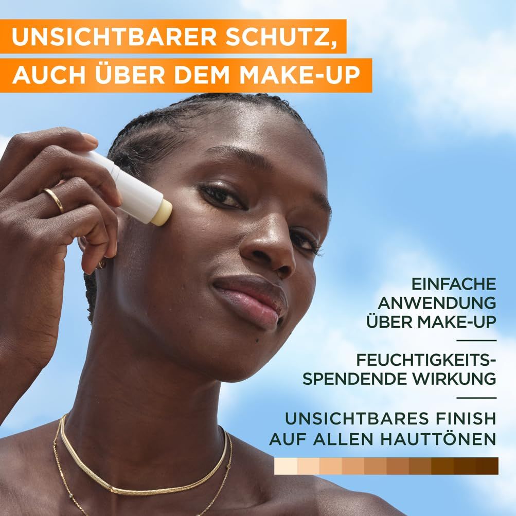 Frau trägt Sunstick auf. Text: Unsichtbarer Schutz, auch über dem Make-up. Einfache Anwendung. Feuchtigkeitsspendende Wirkung.