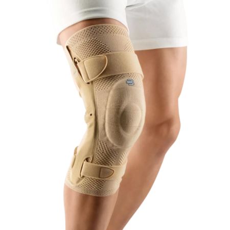 Beige Kniebandage mit Klettverschlüssen und seitlichen Schienen. Das Logo 'B' ist sichtbar.