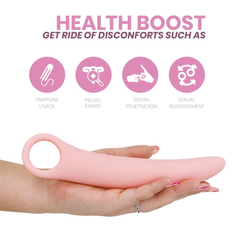 Rosa Dilatator in Hand gehalten. Ringförmiger Griff. Vier Symbole: Tampons, Beckenuntersuchung, Penetration, Geschlechtsangleichung.