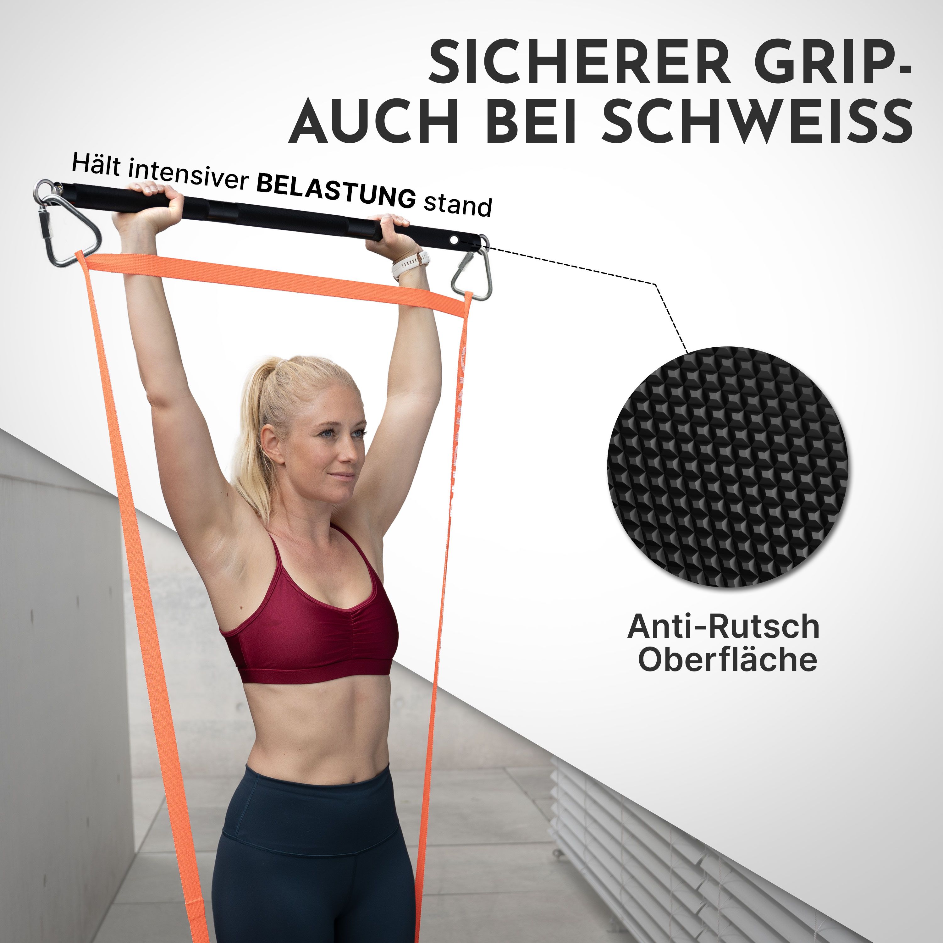 Eine Frau hält eine Fitnessstange mit Bändern. Nahaufnahme der Anti-Rutsch-Oberfläche. Text: SICHERER GRIP, AUCH BEI SCHWEISS.