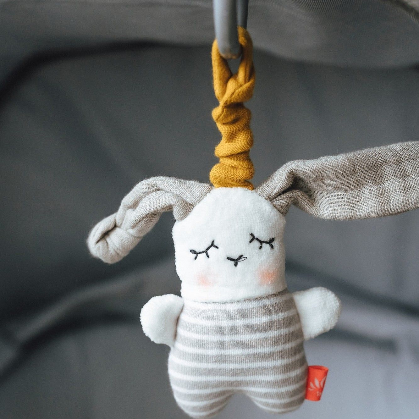 kikadu Minimobile Hase mit Pfeifer