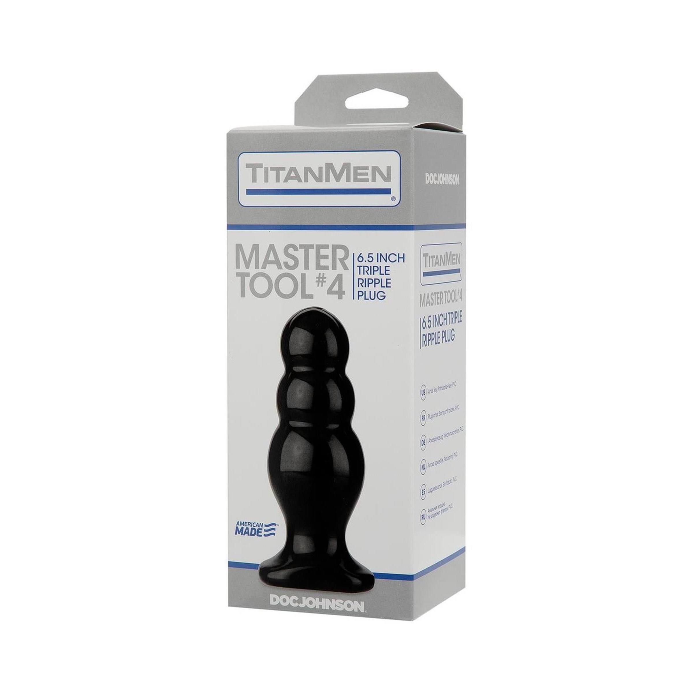 Schwarzer Analplug in Verpackung. Aufschrift: TitanMen Master Tool #4. 16,5 Zoll Triple Ripple Plug. Marke Doc Johnson.