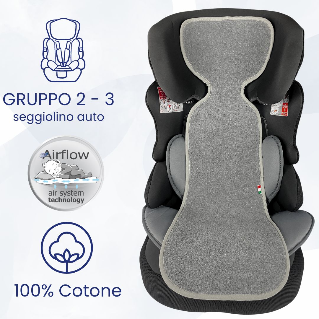 Seggiolino auto nero con inserto grigio. Testo: GRUPPO 2-3 seggiolino auto, Airflow, 100% Cotone.
