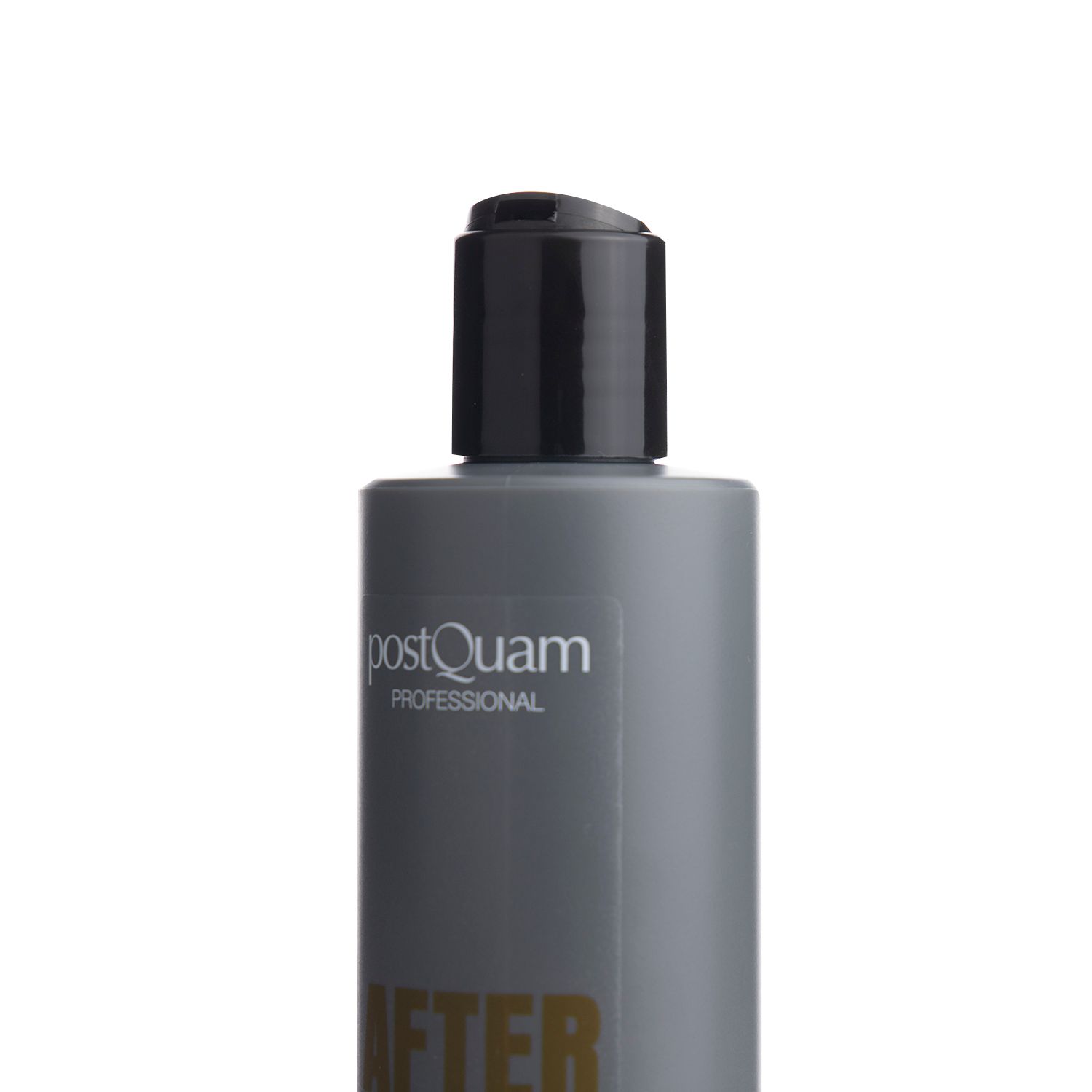 Nahaufnahme einer grauen Flasche mit schwarzem Deckel. Aufschrift "POSTQUAM PROFESSIONAL". Text darunter: "AFTER SUN".